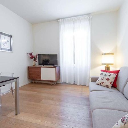 Joivy 1Br Apt In Isola With Stunning View To Bosco Verticale Milaan Buitenkant foto