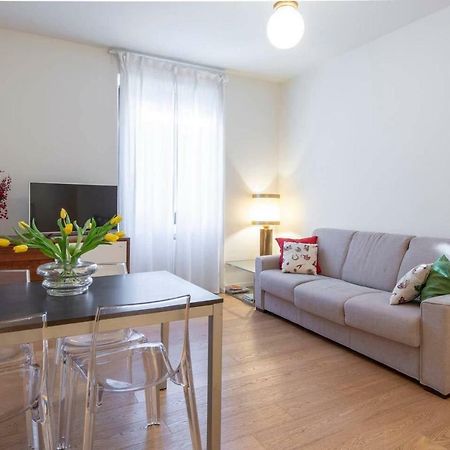 Joivy 1Br Apt In Isola With Stunning View To Bosco Verticale Milaan Buitenkant foto