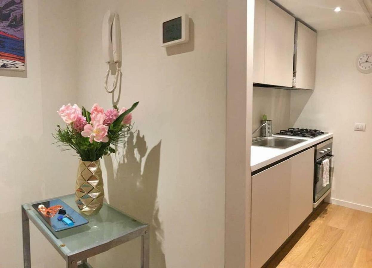 Joivy 1Br Apt In Isola With Stunning View To Bosco Verticale Milaan Buitenkant foto